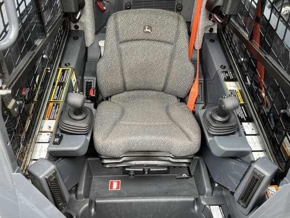 Image of John Deere 331G equipment image 4