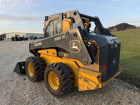 Image of John Deere 332G equipment image 2