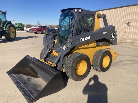 Image of John Deere 332G equipment image 2