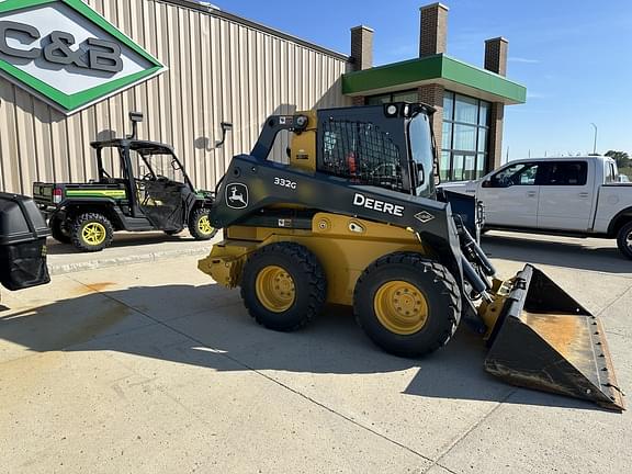 Image of John Deere 332G equipment image 2