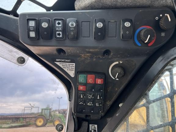 Image of John Deere 333G equipment image 4