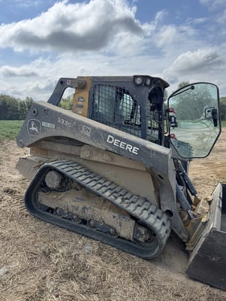 2023 John Deere 333G Equipment Image0