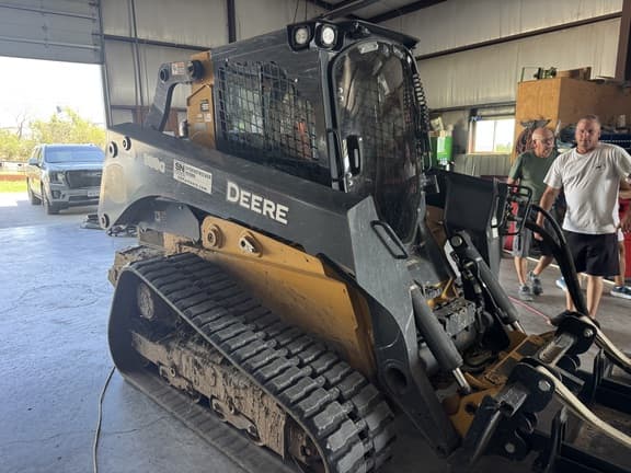 Image of John Deere 333G equipment image 1