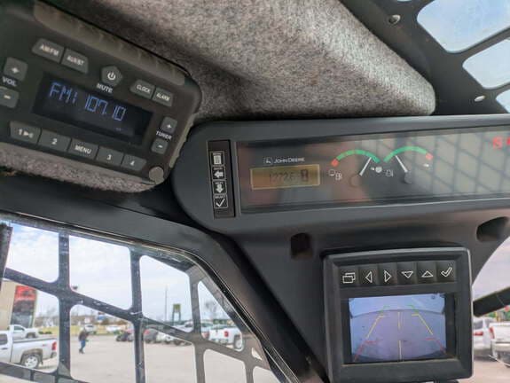 Image of John Deere 333G equipment image 4