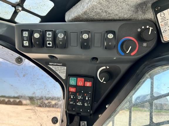 Image of John Deere 333G equipment image 1