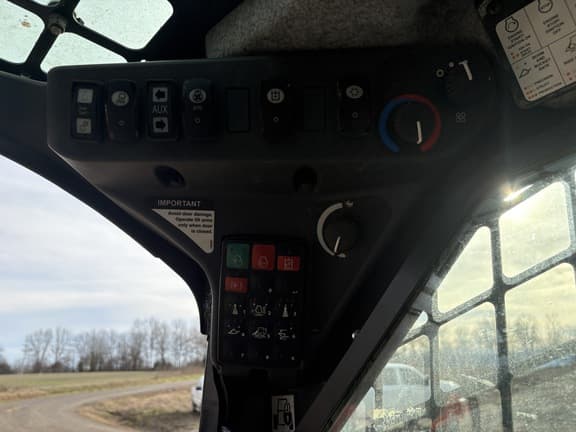 Image of John Deere 333G equipment image 4