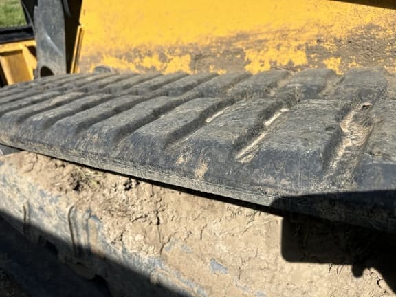 Image of John Deere 333G equipment image 4