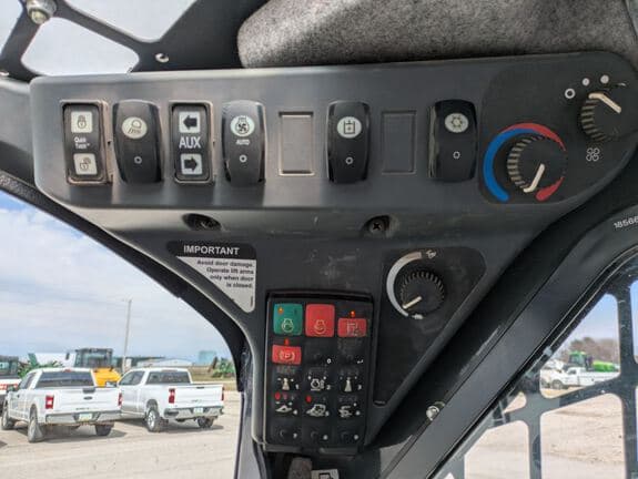 Image of John Deere 333G equipment image 4