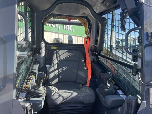 Image of John Deere 333G equipment image 4