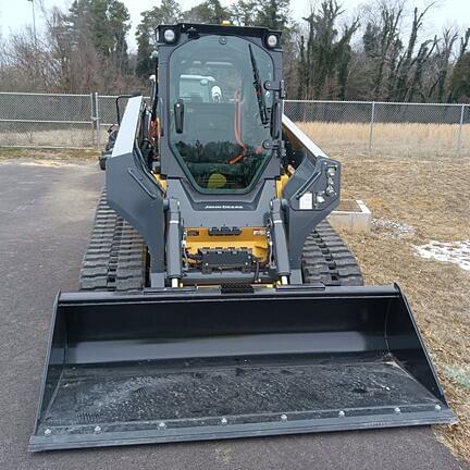 Image of John Deere 333G equipment image 1