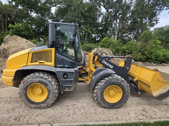 Image of John Deere 344P equipment image 3