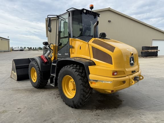 Image of John Deere 344P equipment image 4