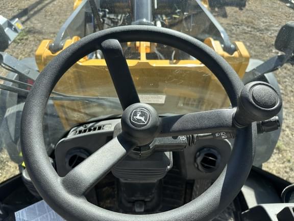 Image of John Deere 344P equipment image 3