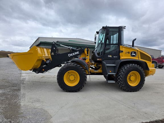 Image of John Deere 344L equipment image 2