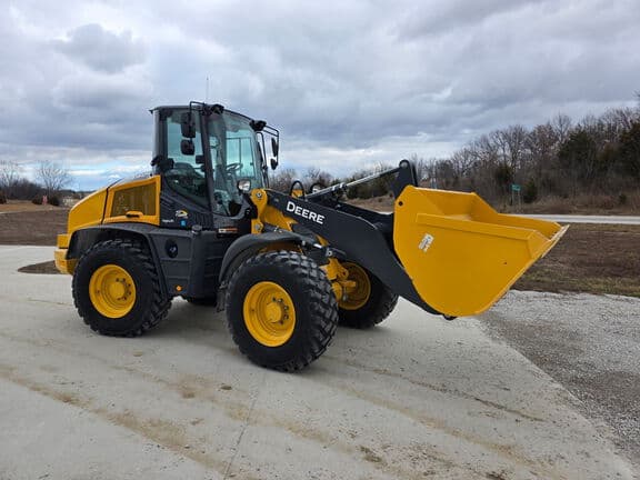 Image of John Deere 344L equipment image 1