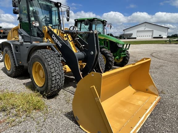 Image of John Deere 344L equipment image 3
