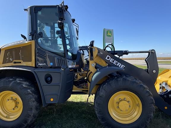 Image of John Deere 344P equipment image 4