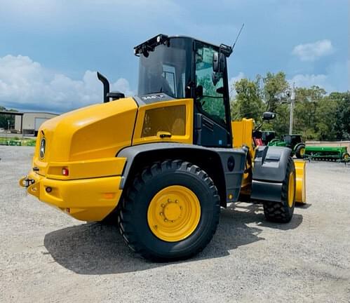 Image of John Deere 344P equipment image 2