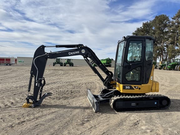 Image of John Deere 35P equipment image 1