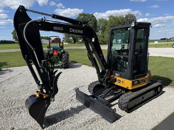 2023 John Deere 35P Equipment Image0