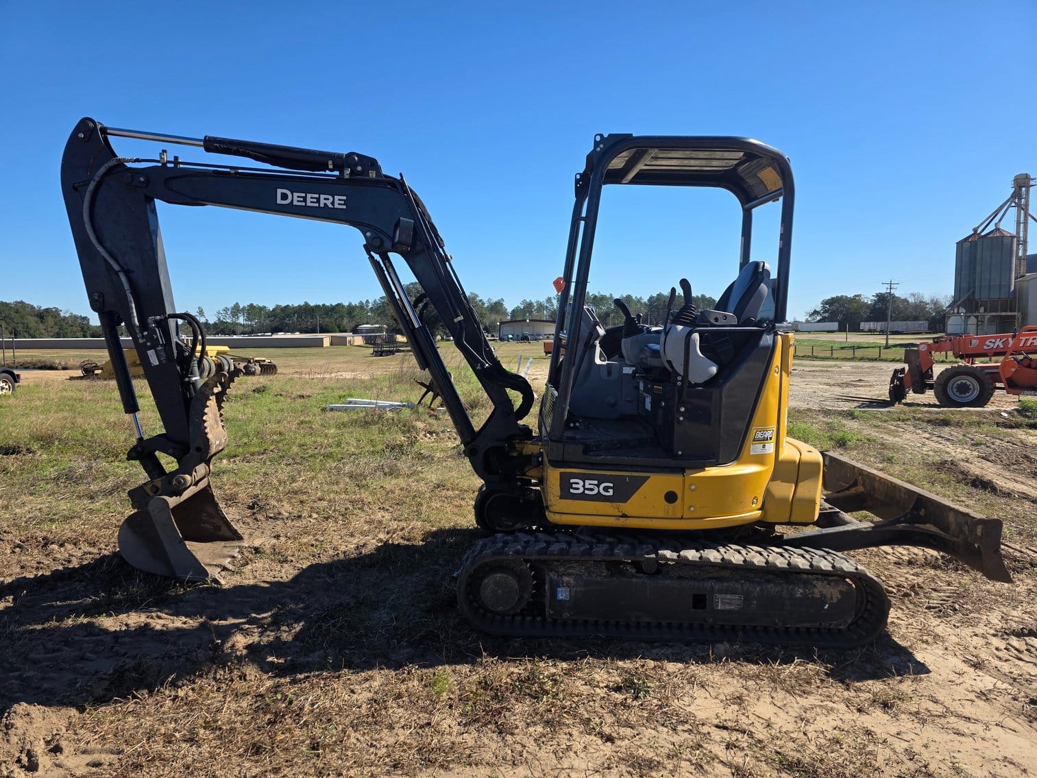 2023 John Deere 35G Equipment Image0