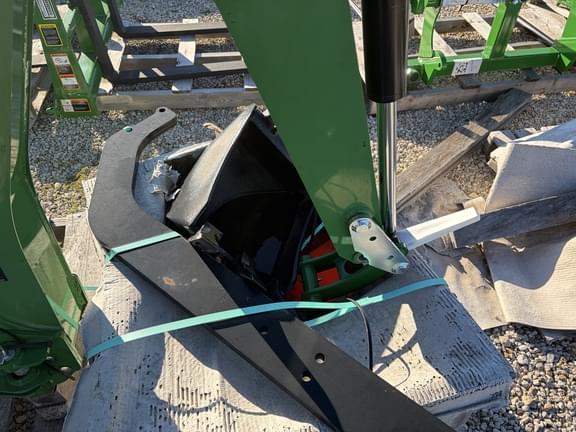 Image of John Deere 370B equipment image 4