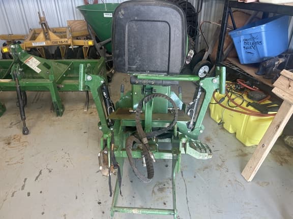 Image of John Deere 370B equipment image 3