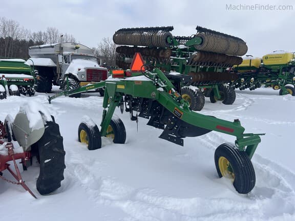 Image of John Deere 3710 equipment image 2