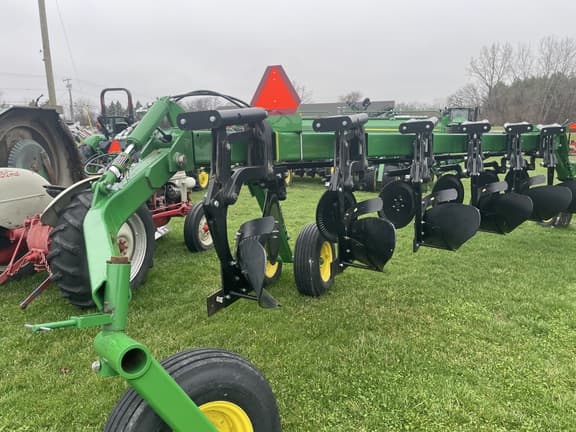 Image of John Deere 3710 equipment image 3