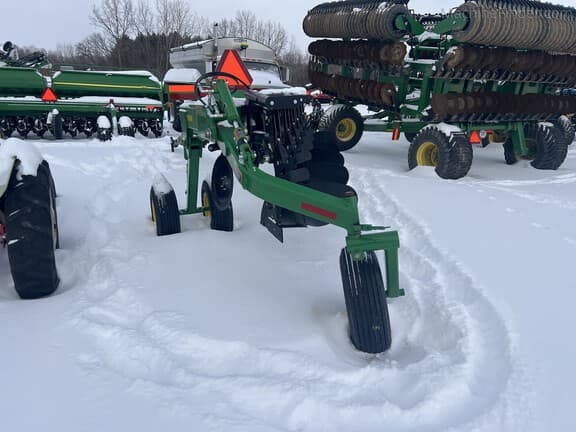 Image of John Deere 3710 equipment image 3