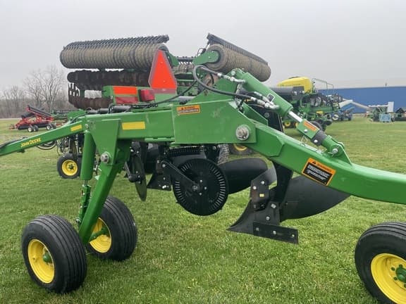 Image of John Deere 3710 equipment image 2