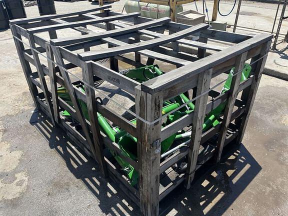 Image of John Deere 400E equipment image 4