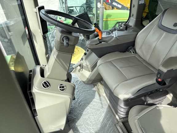 Image of John Deere 400R equipment image 3