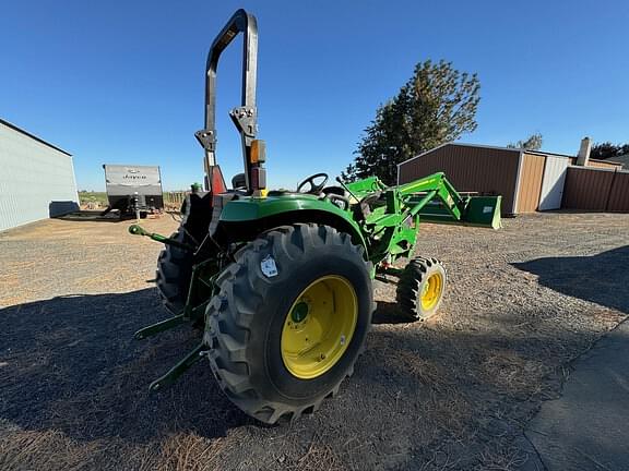 Image of John Deere 4044M equipment image 4