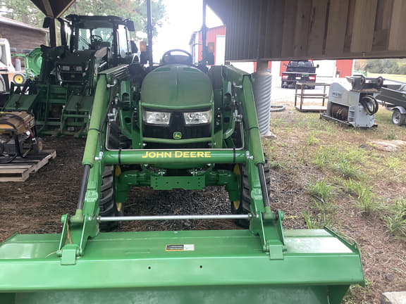 Image of John Deere 4044M equipment image 4