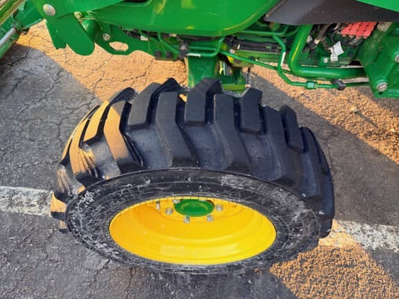 Image of John Deere 4044M equipment image 4