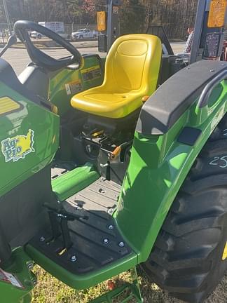 Image of John Deere 4044M equipment image 4