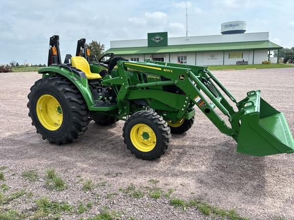 Image of John Deere 4044M equipment image 3