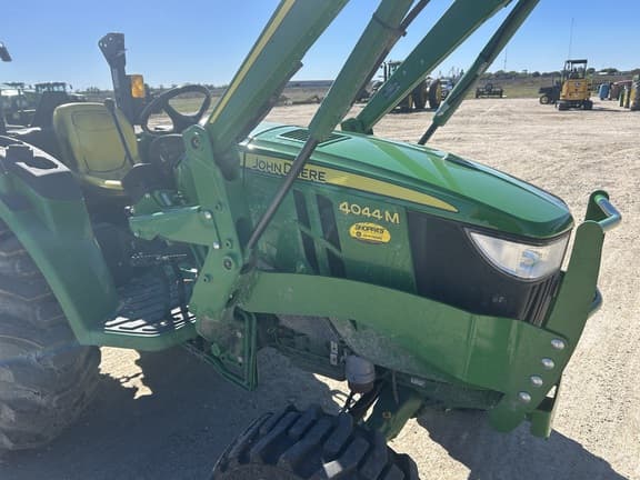 Image of John Deere 4044M equipment image 4