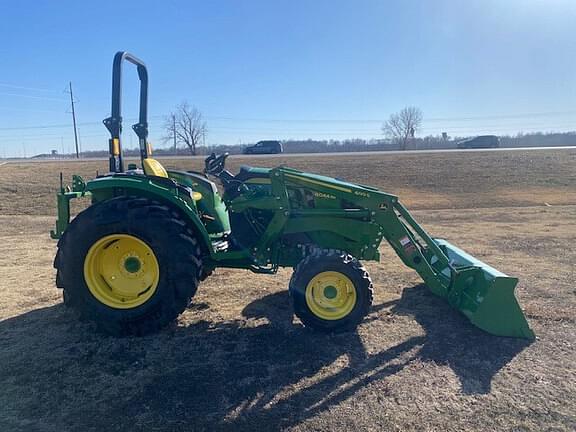 Image of John Deere 4044M equipment image 4