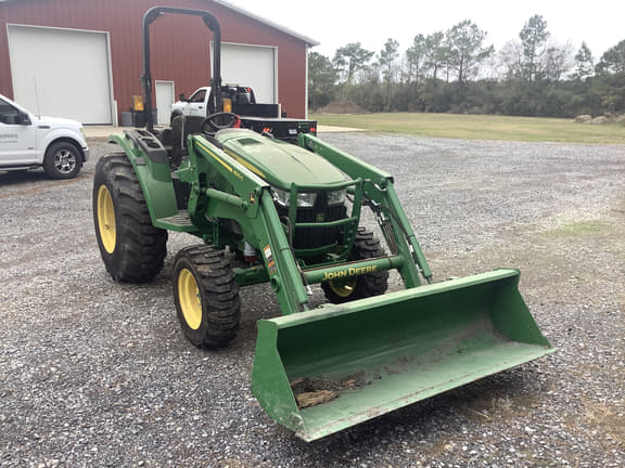 Image of John Deere 4044M equipment image 4