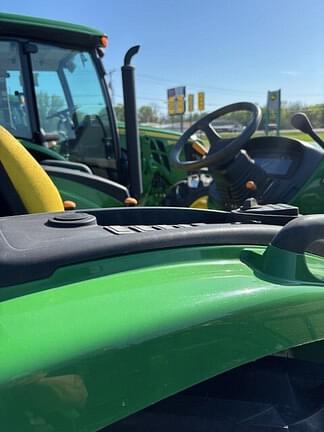 Image of John Deere 4044M equipment image 3