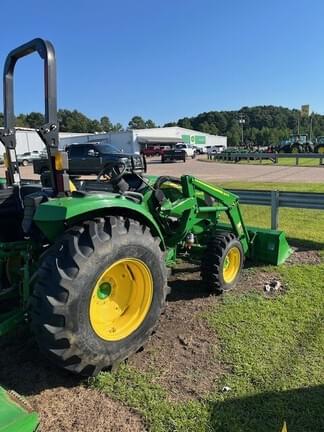 Image of John Deere 4044M equipment image 4