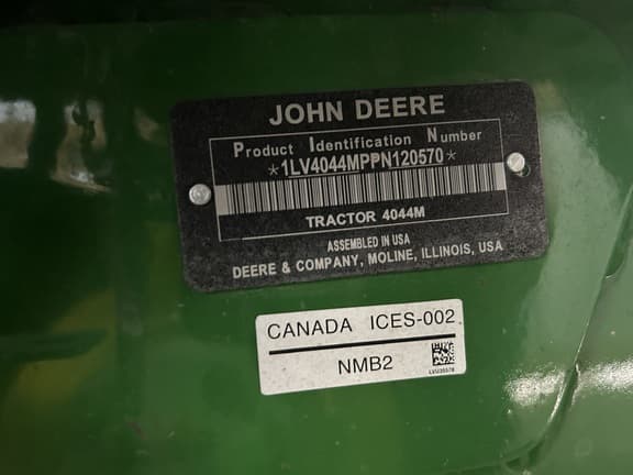 Image of John Deere 4044M equipment image 4