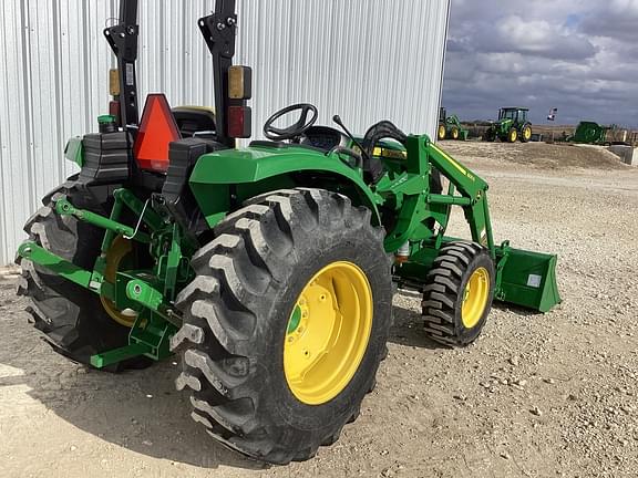 Image of John Deere 4044M equipment image 4