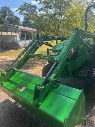 Image of John Deere 4044M equipment image 4
