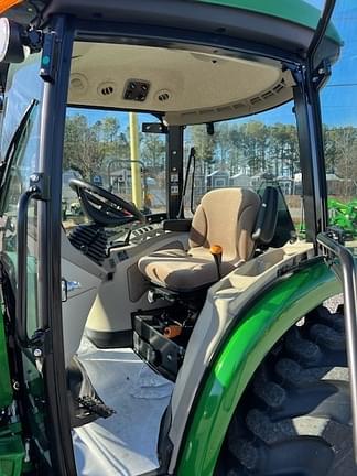 Image of John Deere 4044R equipment image 4