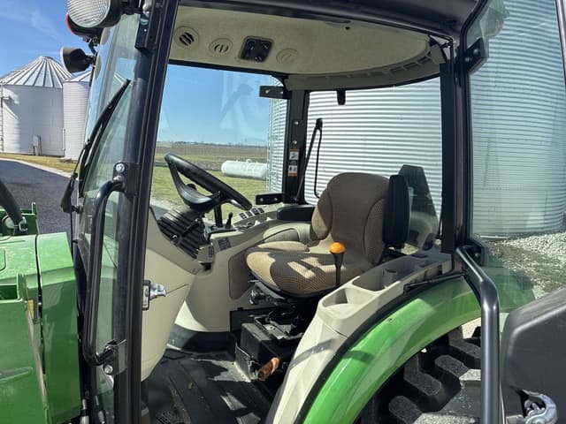 Image of John Deere 4044R equipment image 4