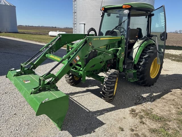 Image of John Deere 4044R equipment image 1