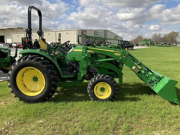 Image of John Deere 4044R equipment image 4